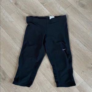 NIKE Dri-Fit Capri Leggings